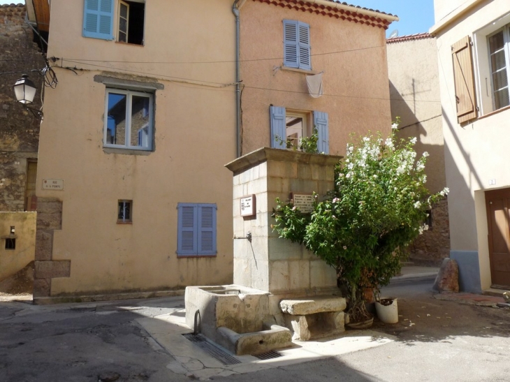 La fontaine de la Pompe - Lorgues