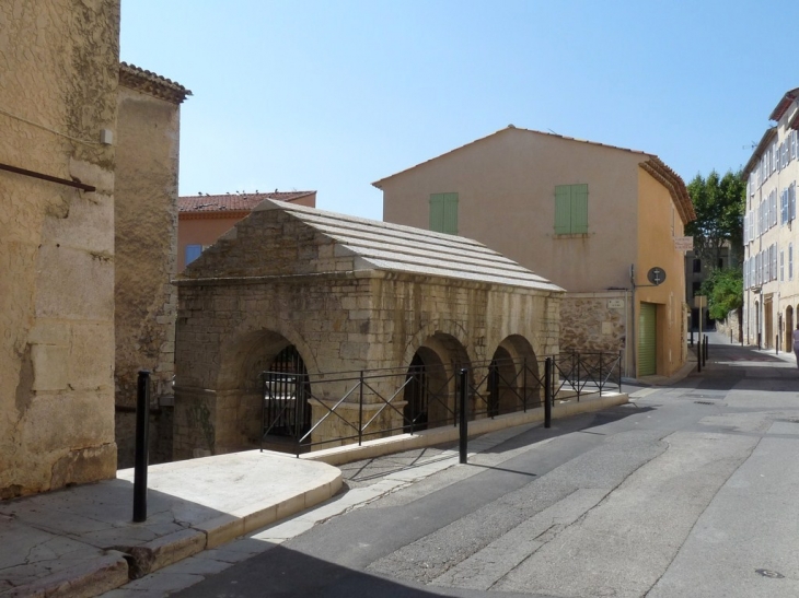 La fontaine couverte - Lorgues