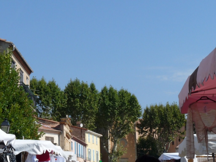 Le marché avenue de la République - Lorgues