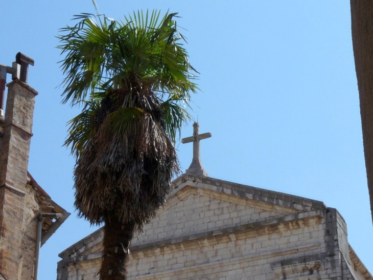 Place de l'église - Lorgues