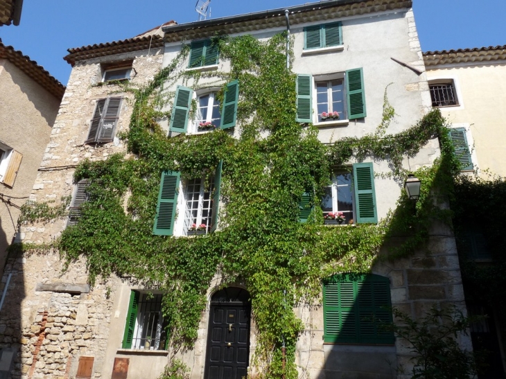 Rue Vieille horloge - Lorgues