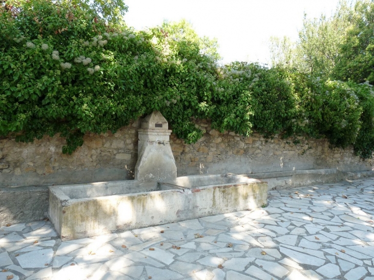 Place Lionel Accarisio - Lorgues