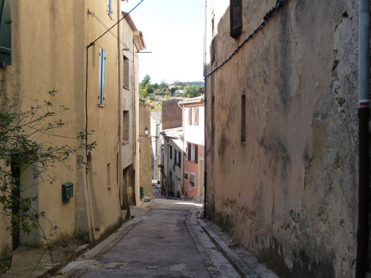 Dans le village - Mazaugues