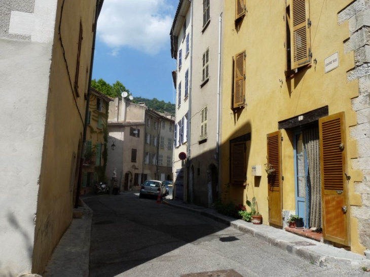 La grand rue - Méounes-lès-Montrieux