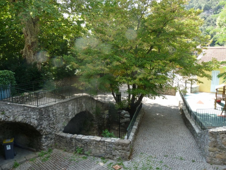 Dans le village - Méounes-lès-Montrieux