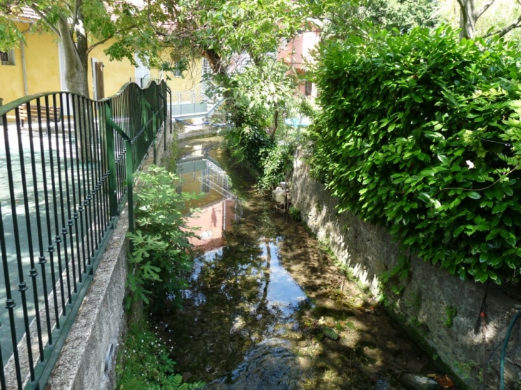 Dans le village - Méounes-lès-Montrieux