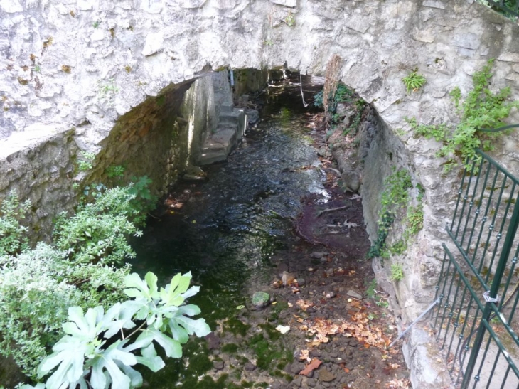 Dans le village - Méounes-lès-Montrieux