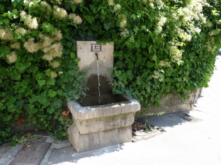 Dans le village - Méounes-lès-Montrieux