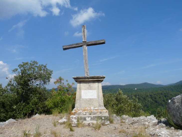 La croix du calvaire --an 1845 - Méounes-lès-Montrieux