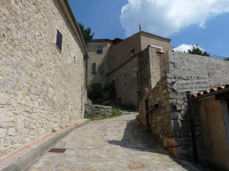 Dans le village - Méounes-lès-Montrieux