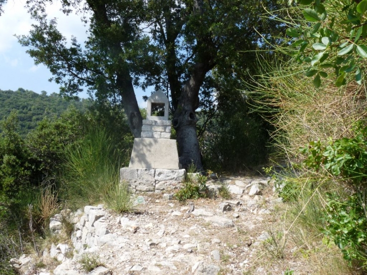 Dans le village - Méounes-lès-Montrieux