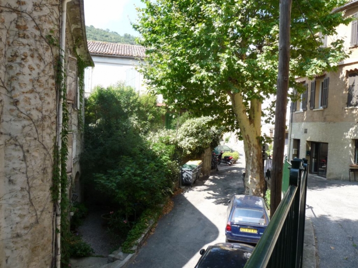 Dans le village - Méounes-lès-Montrieux