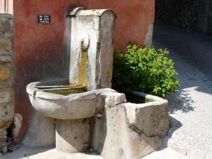 Dans le village - Méounes-lès-Montrieux