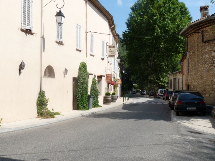 Dans le village - Méounes-lès-Montrieux