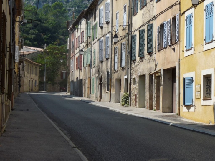 Dans le village - Méounes-lès-Montrieux