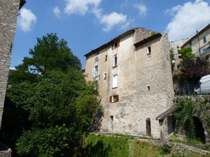 Dans le village - Méounes-lès-Montrieux