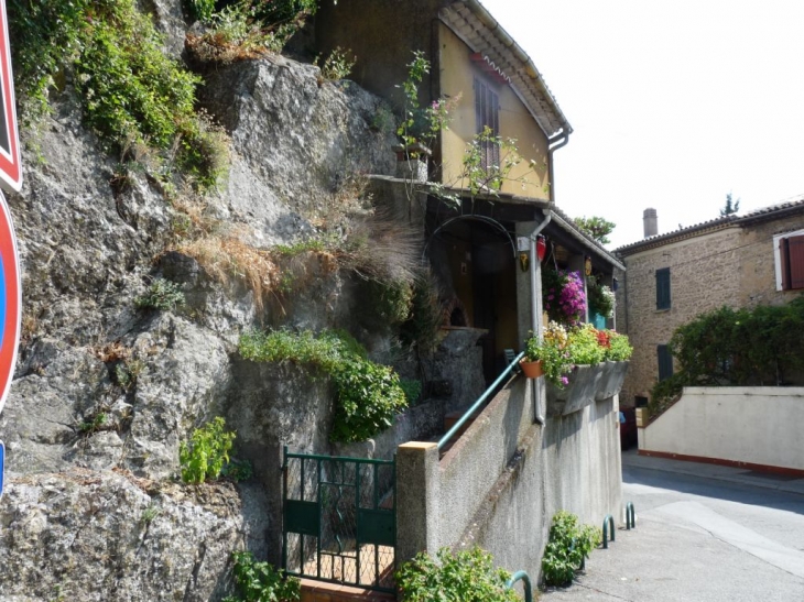 Dans le village - Méounes-lès-Montrieux