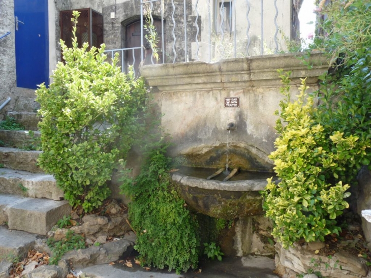 Dans le village - Méounes-lès-Montrieux