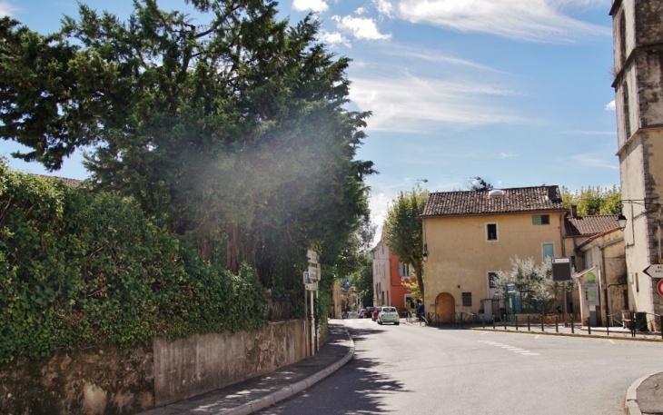 Le Village - Méounes-lès-Montrieux