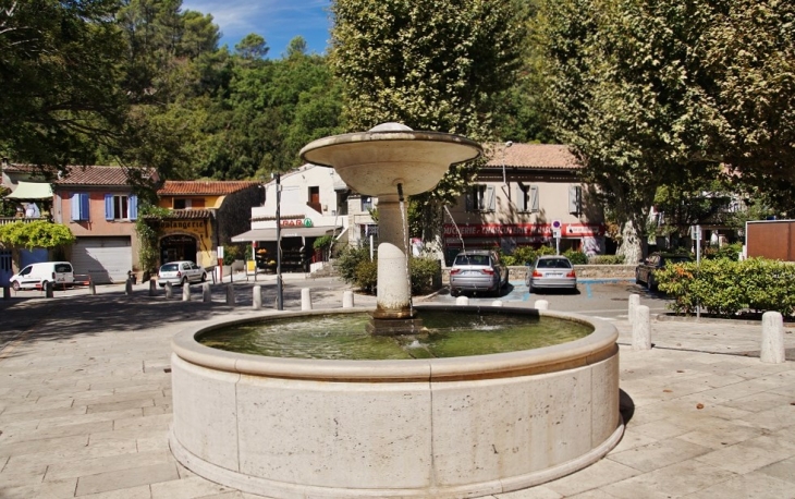 Fontaine - Méounes-lès-Montrieux