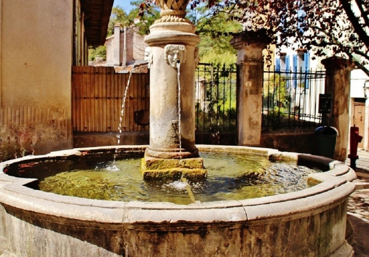 Fontaine - Méounes-lès-Montrieux