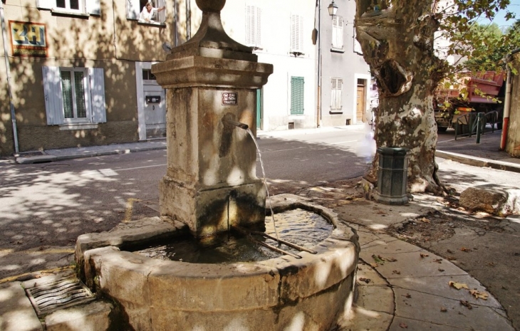 Fontaine - Méounes-lès-Montrieux