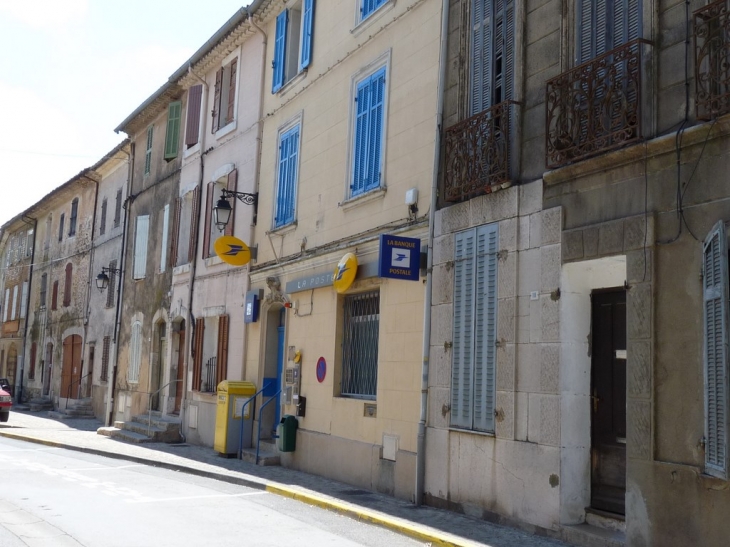 La poste dans la Grand Rue - Montfort-sur-Argens