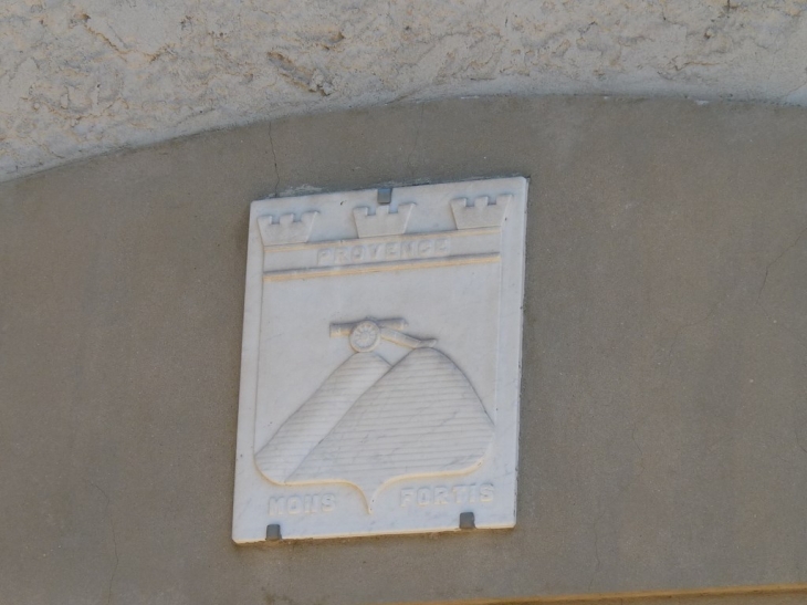 Sur la facade de la maison de Joseph Louis Lambot - Montfort-sur-Argens