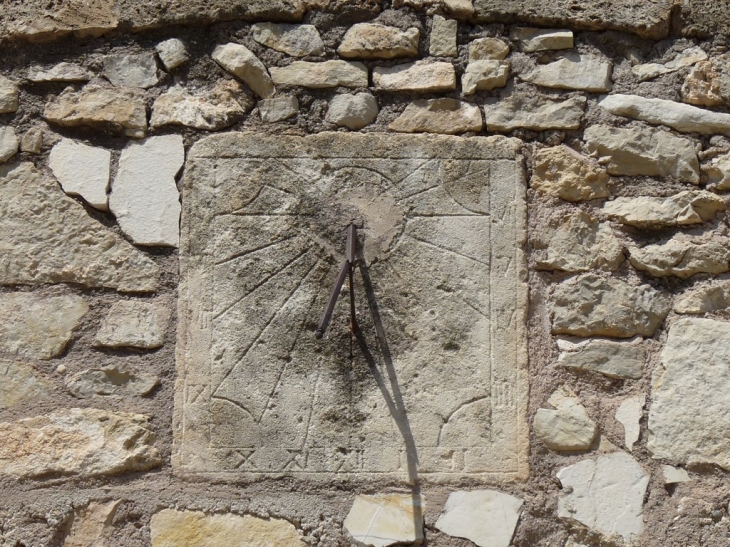 Sur la facade du chateau - Montfort-sur-Argens