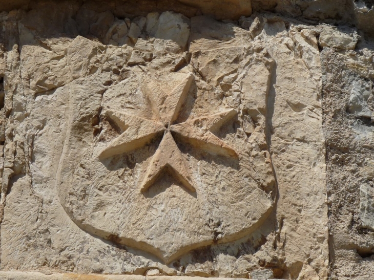 Sur la facade du chateau - Montfort-sur-Argens