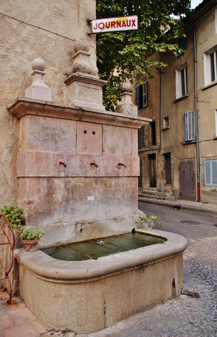 Fontaine - Montfort-sur-Argens