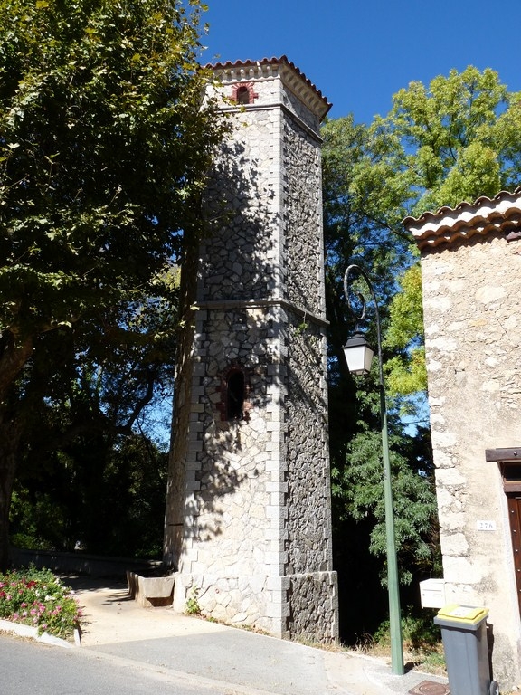 Tour de 1866 à l'entée du village - Néoules