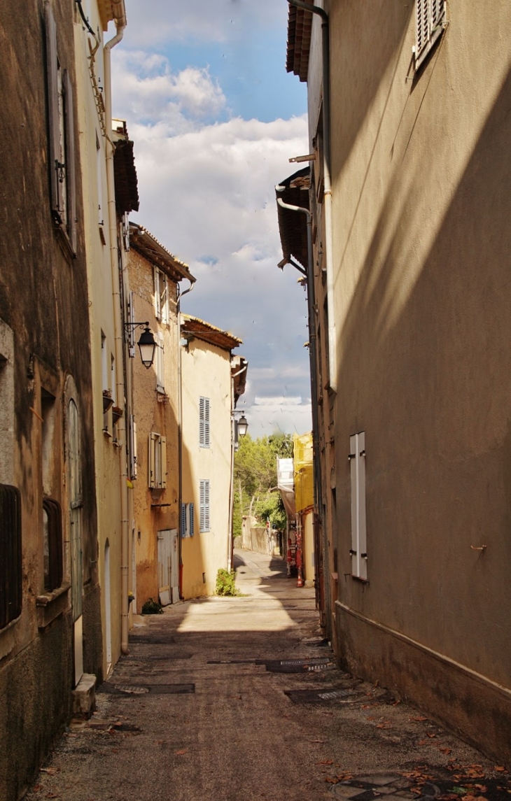 Le Village - Néoules