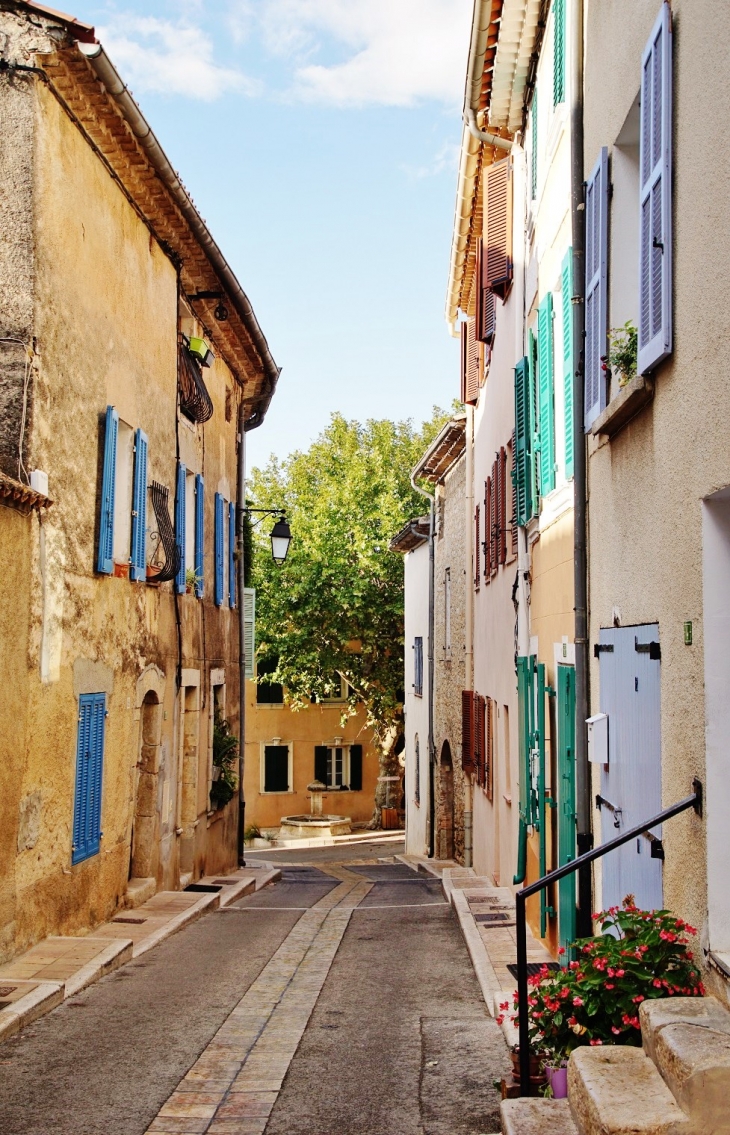 Le Village - Néoules