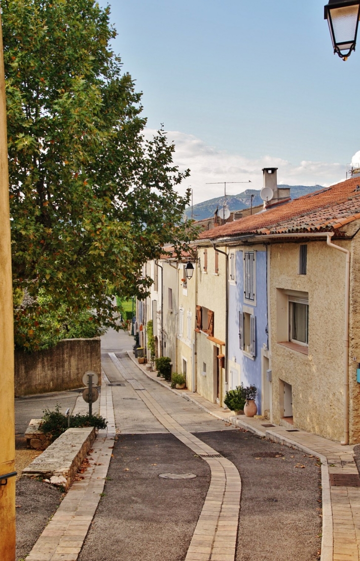 Le Village - Néoules