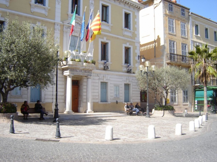 L'Hotel de ville - Ollioules