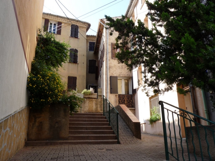 Rue du village - Pierrefeu-du-Var