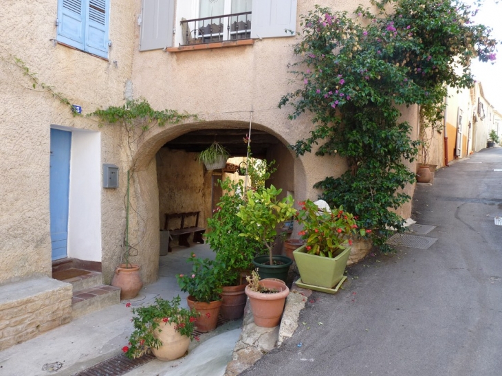 Rue du village - Pierrefeu-du-Var