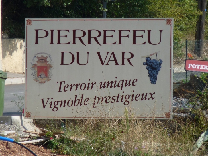 A l'entée du village - Pierrefeu-du-Var