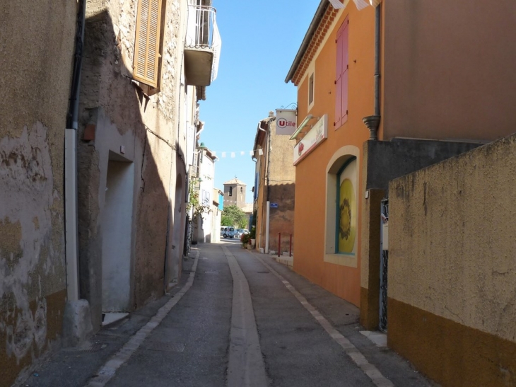 Rue de l'église - Pourcieux