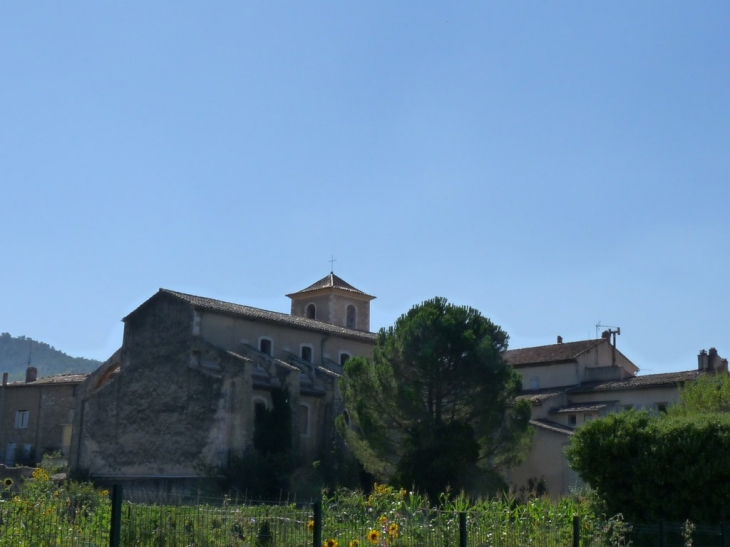 Vue sur le village et l'église - Pourcieux