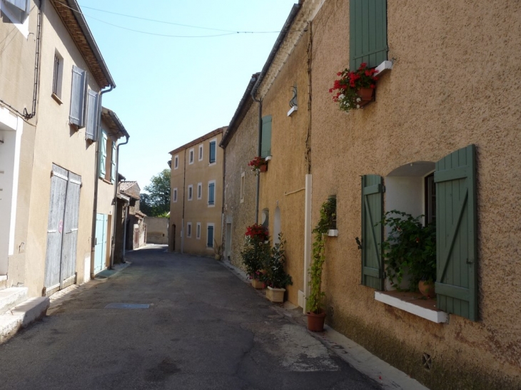 Rue de l'ancienne poste - Pourcieux