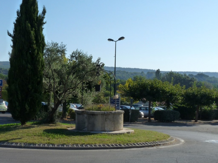 A l'entrée EST du village - Pourrières