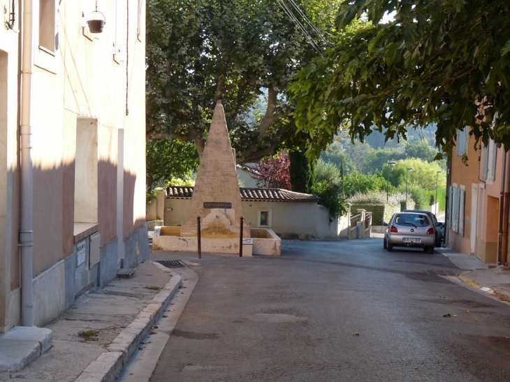 La fontaine vieille - Pourrières