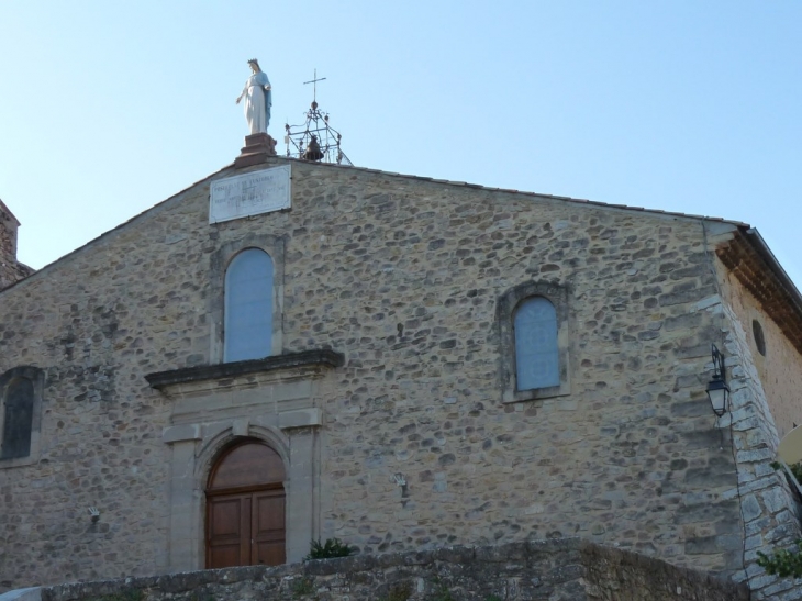 Le parvis de l'église - Pourrières