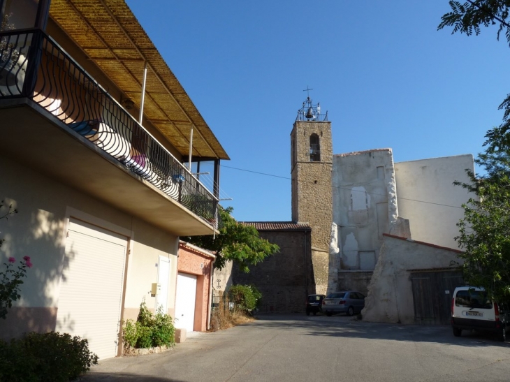 Dans le village - Pourrières