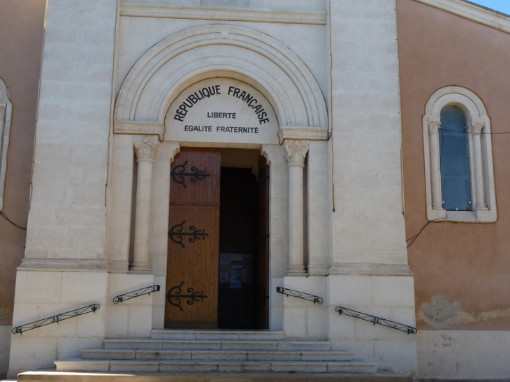 La porte  d'entrée de l'église - Puget-Ville