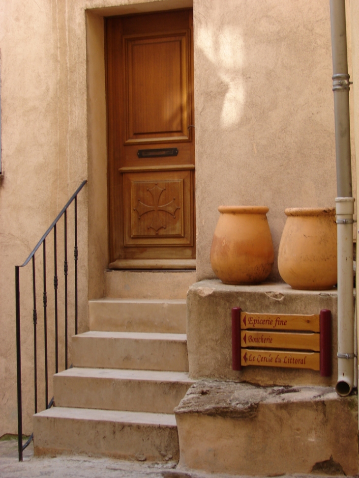 Dans les Rues du Village - Ramatuelle