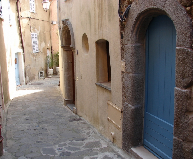 Dans les Rues du Village - Ramatuelle