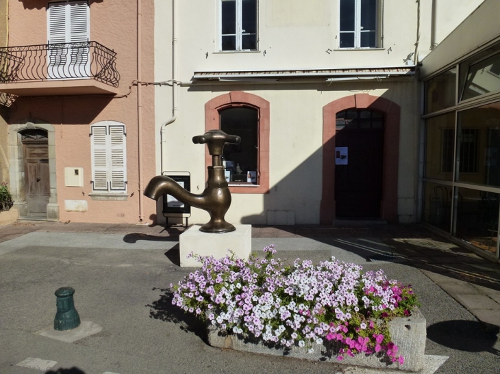 Roquebrune sur Argens - Le robinet - Roquebrune-sur-Argens